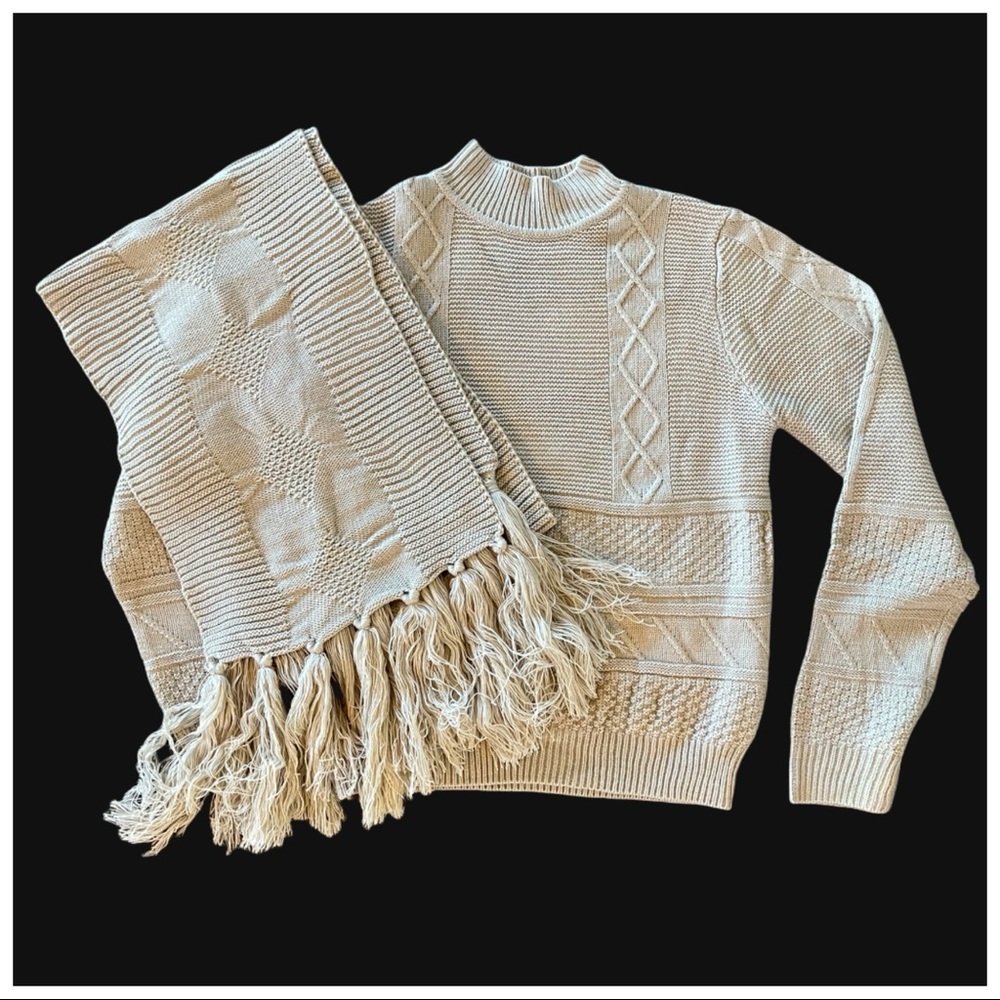 ๐ The Myeko Crew Neck Scarf Sweater - Picture 8 of 9
